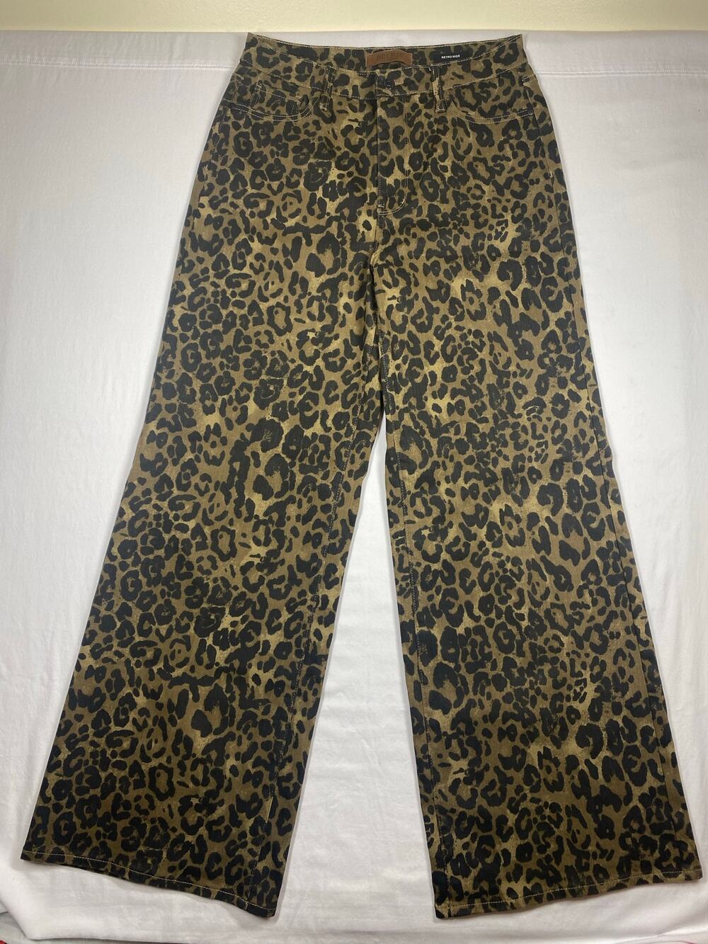 Judy Blue Women's 13/31 High Waist Retro Wide-Leg Leopard Print Stretch Jeans